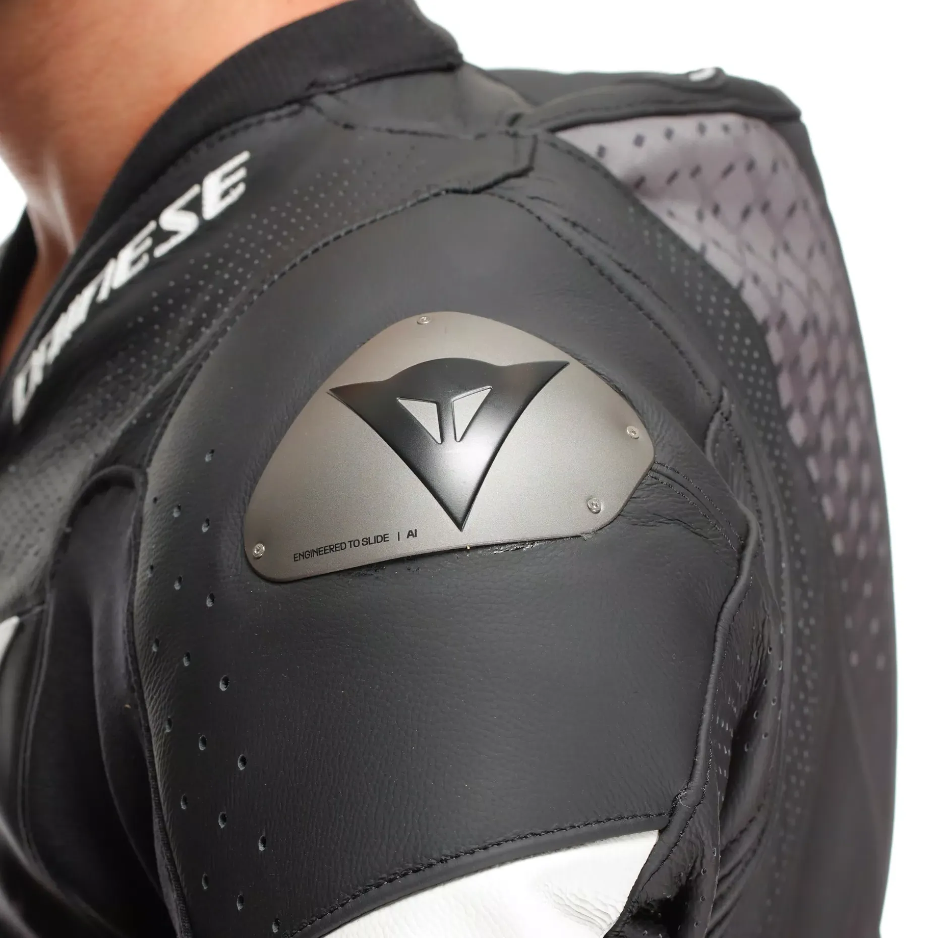 LAGUNA SECA 6 - TUTA MOTO INTERA IN PELLE PERFORATA UOMO - TAGLIA SHORT/TALL (S/T)