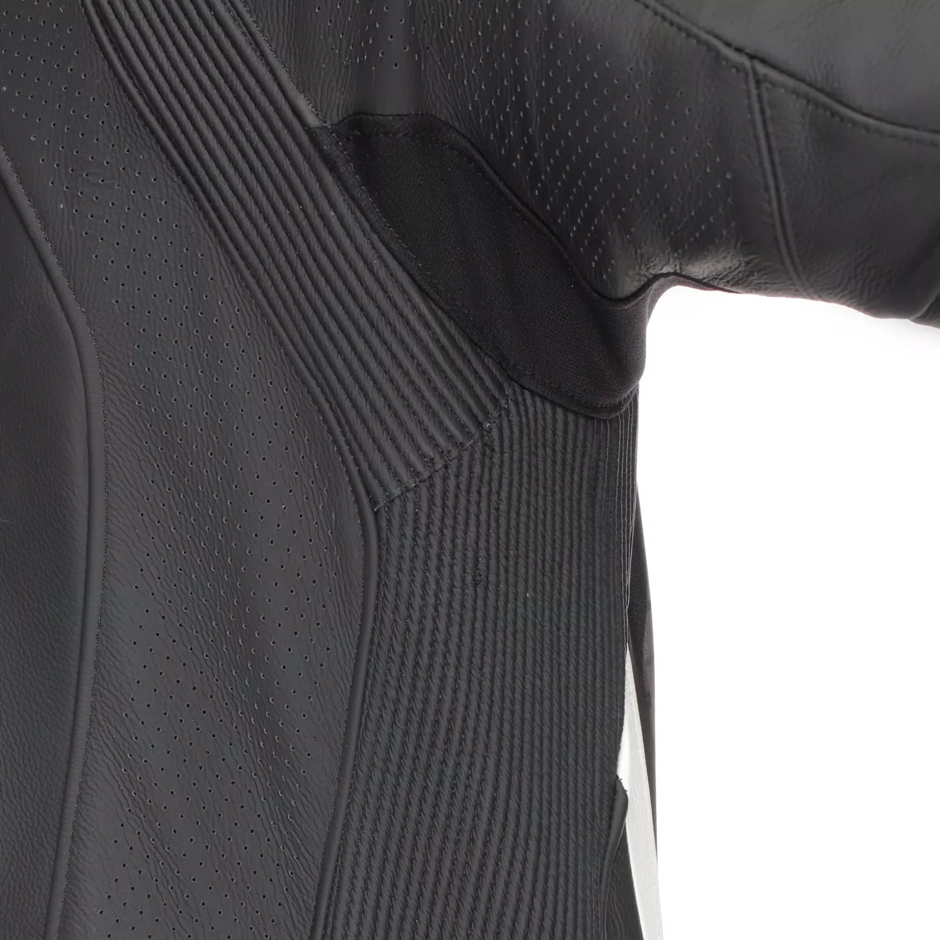 LAGUNA SECA 6 - TUTA MOTO INTERA IN PELLE PERFORATA UOMO - TAGLIA SHORT/TALL (S/T)