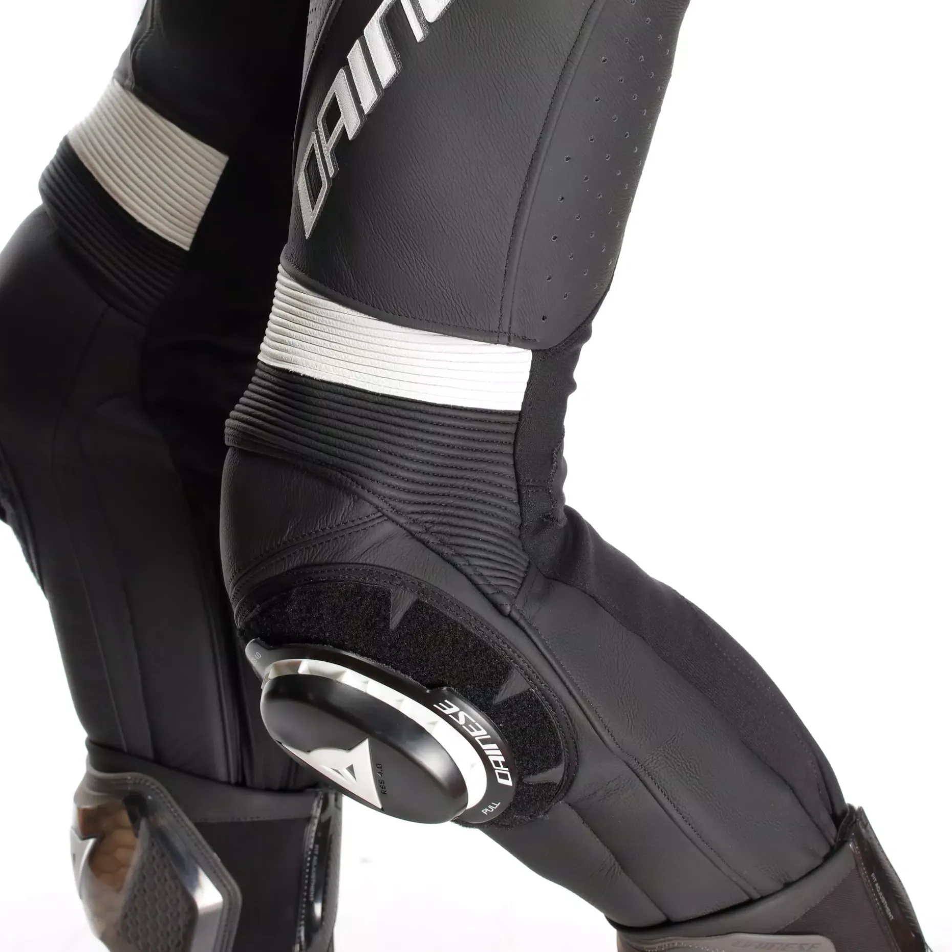 LAGUNA SECA 6 - TUTA MOTO INTERA IN PELLE PERFORATA UOMO - TAGLIA SHORT/TALL (S/T)